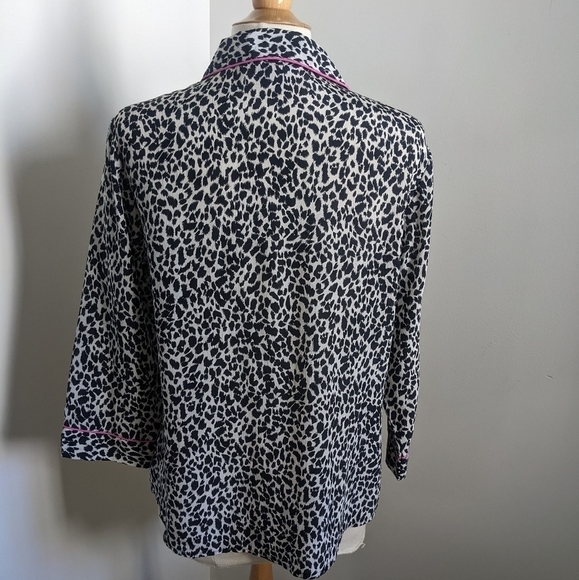 VINTAGE Anna and Frank 100% Silk Blouse Black and White Animal Print L - Picture 10 of 12
